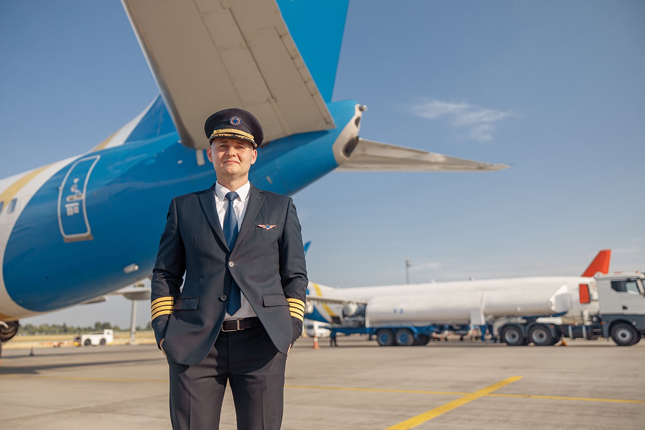 Steps and requirements for becoming a JetBlue pilot.