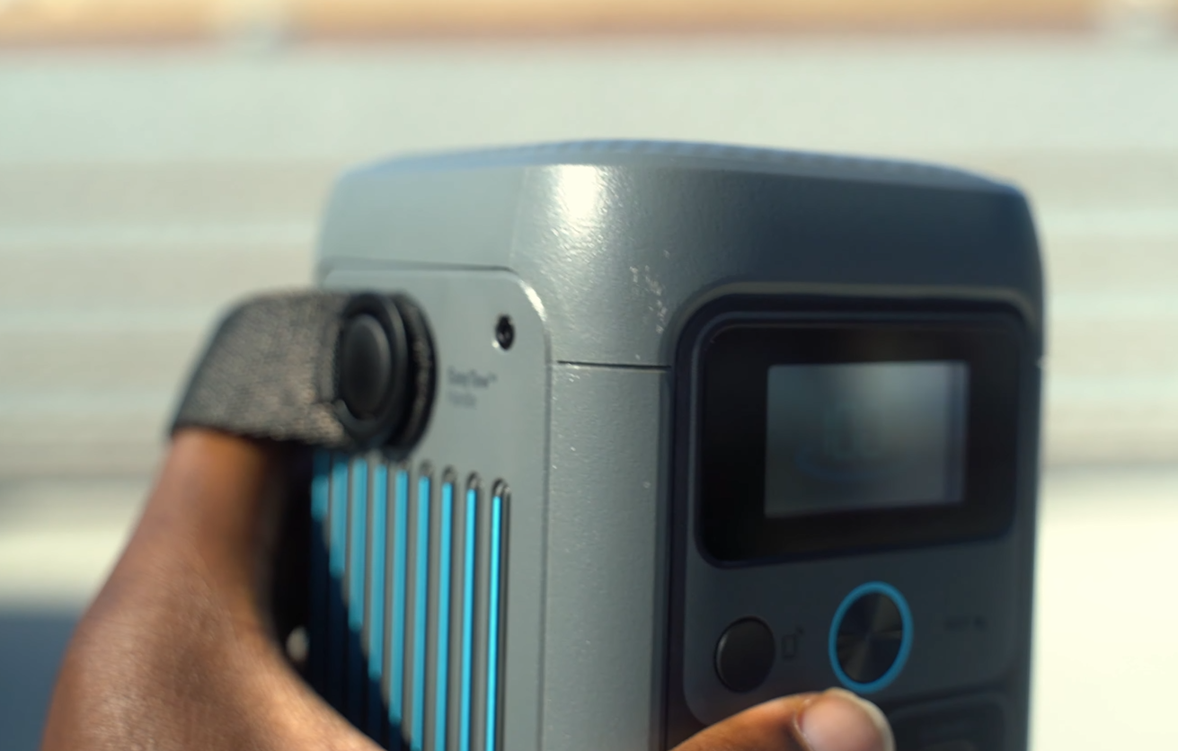 Anker SOLIX C200 dc power station working perfectly even with scratches