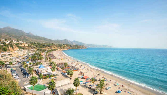 Costa del Sol, la mejor playa de España para alquileres vacacionales.