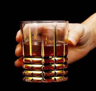 Quality Whiskey Tumbler for whiskey drink