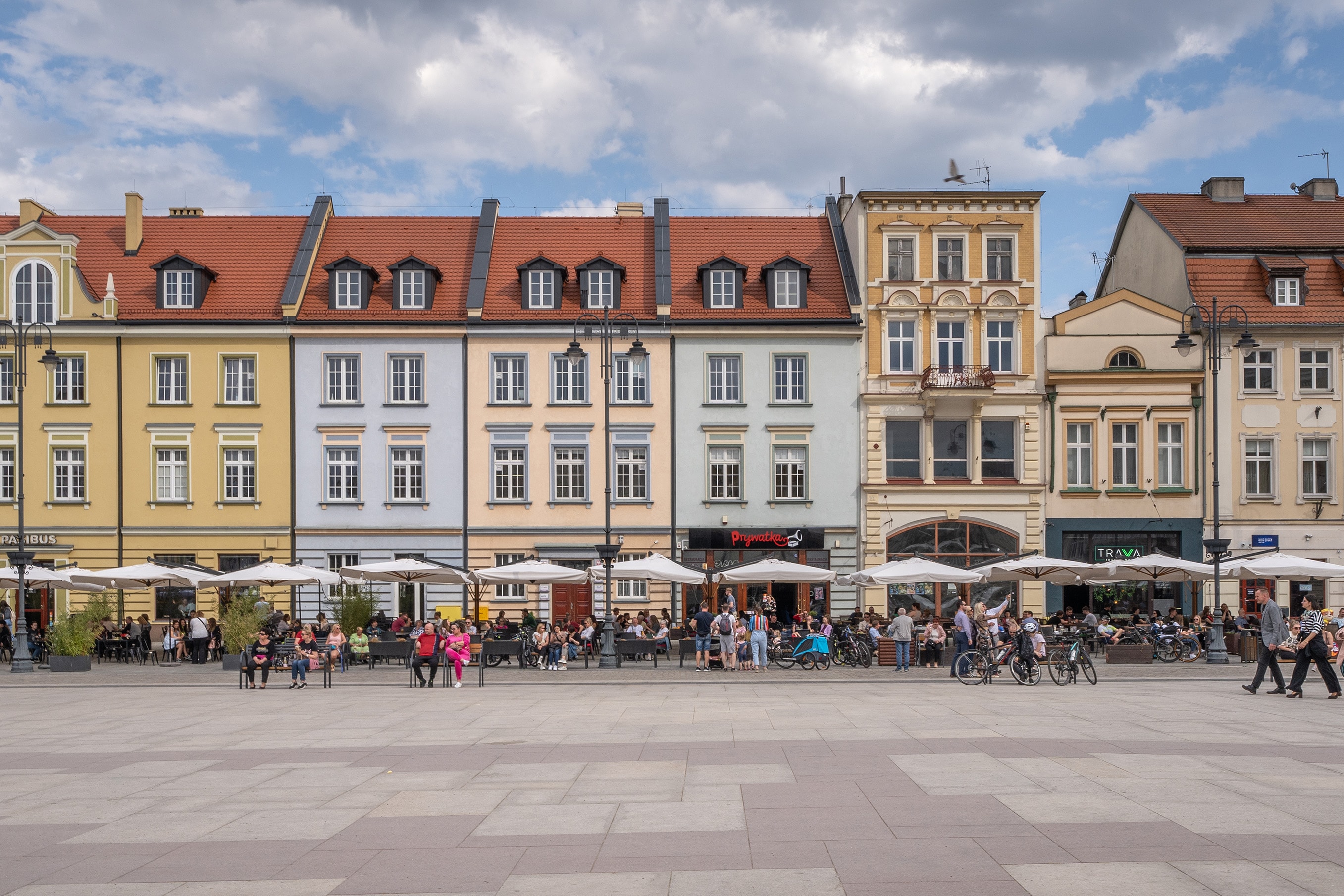 Stary Rynek w Bydgoszczy (źródło: https://commons.wikimedia.org/wiki/File:Bydgoszcz_-_Stary_Rynek_-_Wschodni_fragment_2023.jpg)