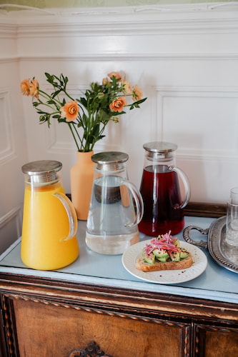 Breakfast by amazing restaurants in nearby charming towns