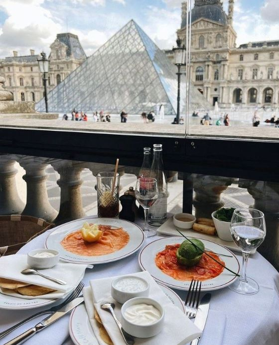 paris restaurants with view of louvre museum