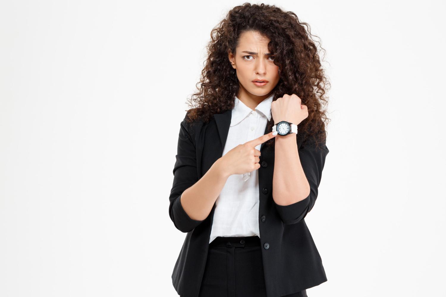 woman finding a specific watch niche for watch dropshipping to offer services to the world