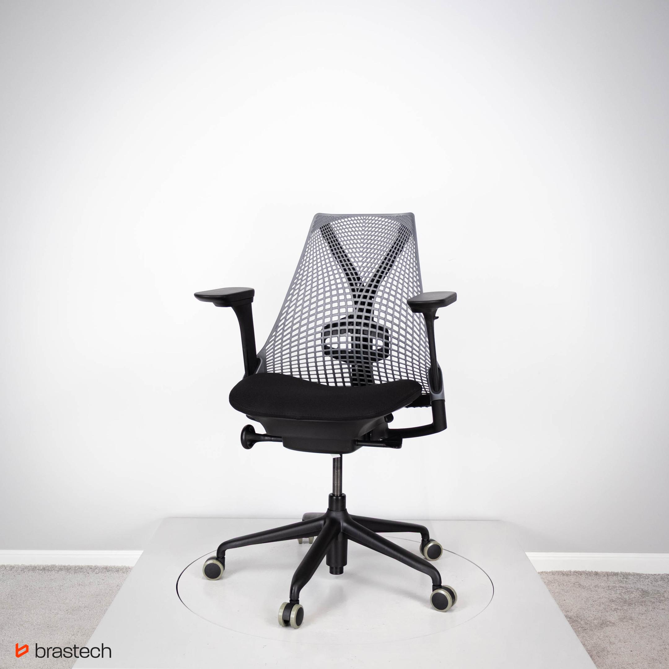 Ranking foteli biurowych 1000–1600 zł – jaki fotel ergonomiczny wybrać? 12 Herman Miller Sayl. Źródło: Brastech