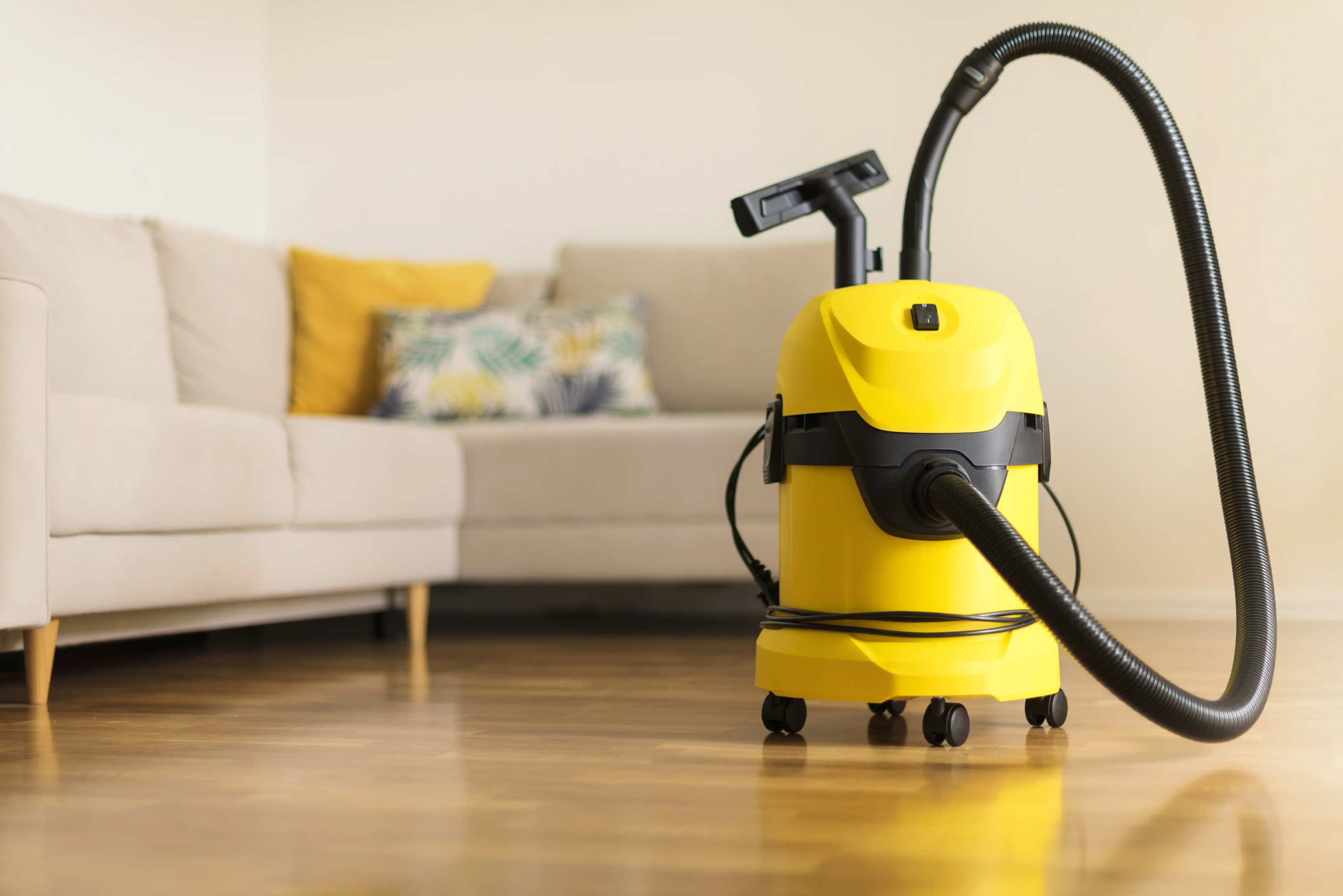 Warranty-based-vacuum-cleaners-at-Tomtop