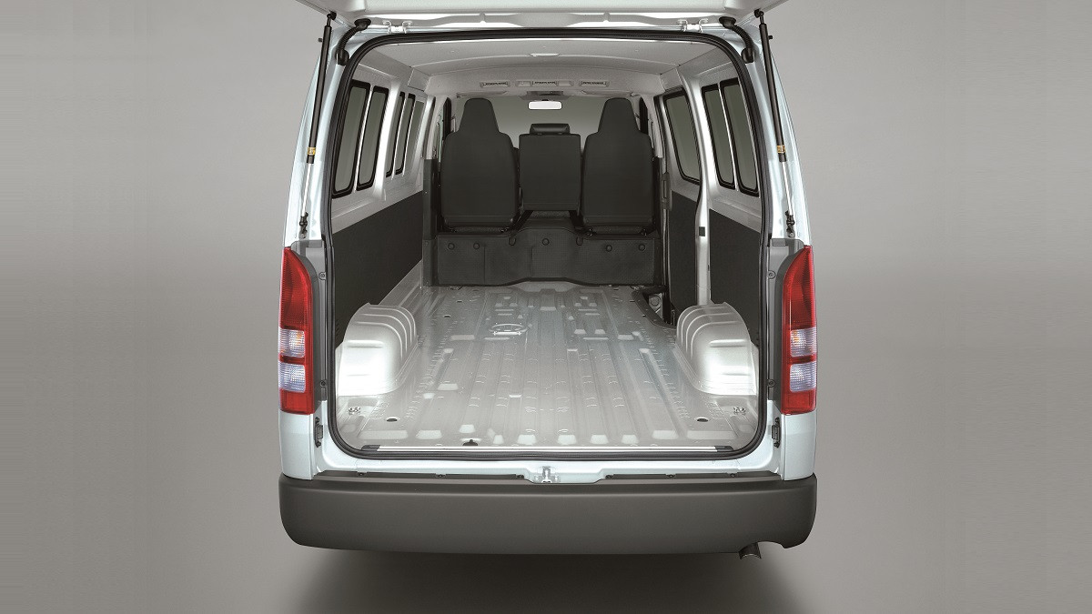 Renta de Camioneta de Carga Toyota Hiace | Kersikargo Rent