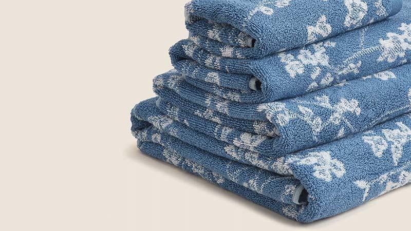 Blue Towel with Jacquard Knit Pattern