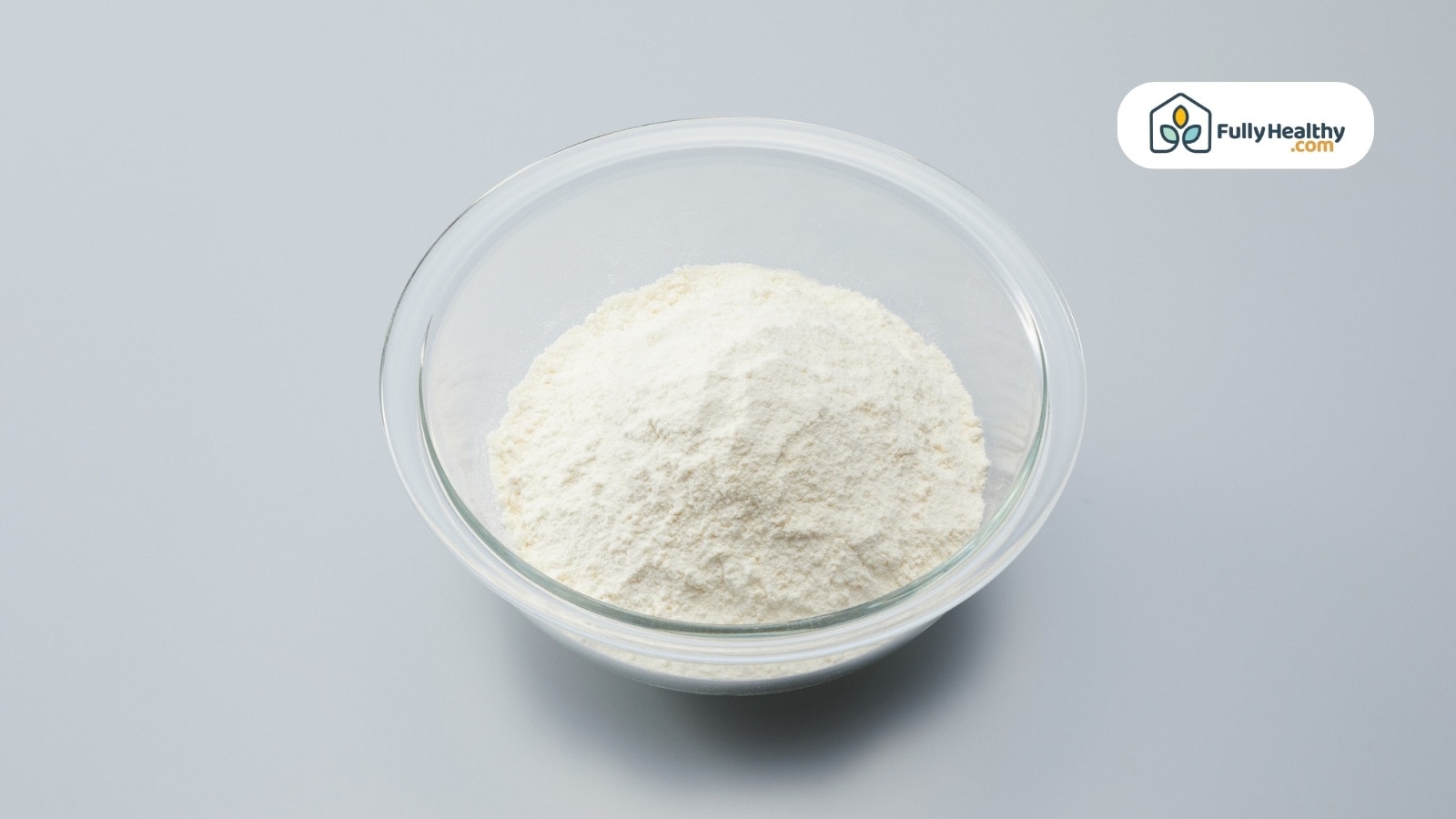 Small white bowl of creamy tartar sauce