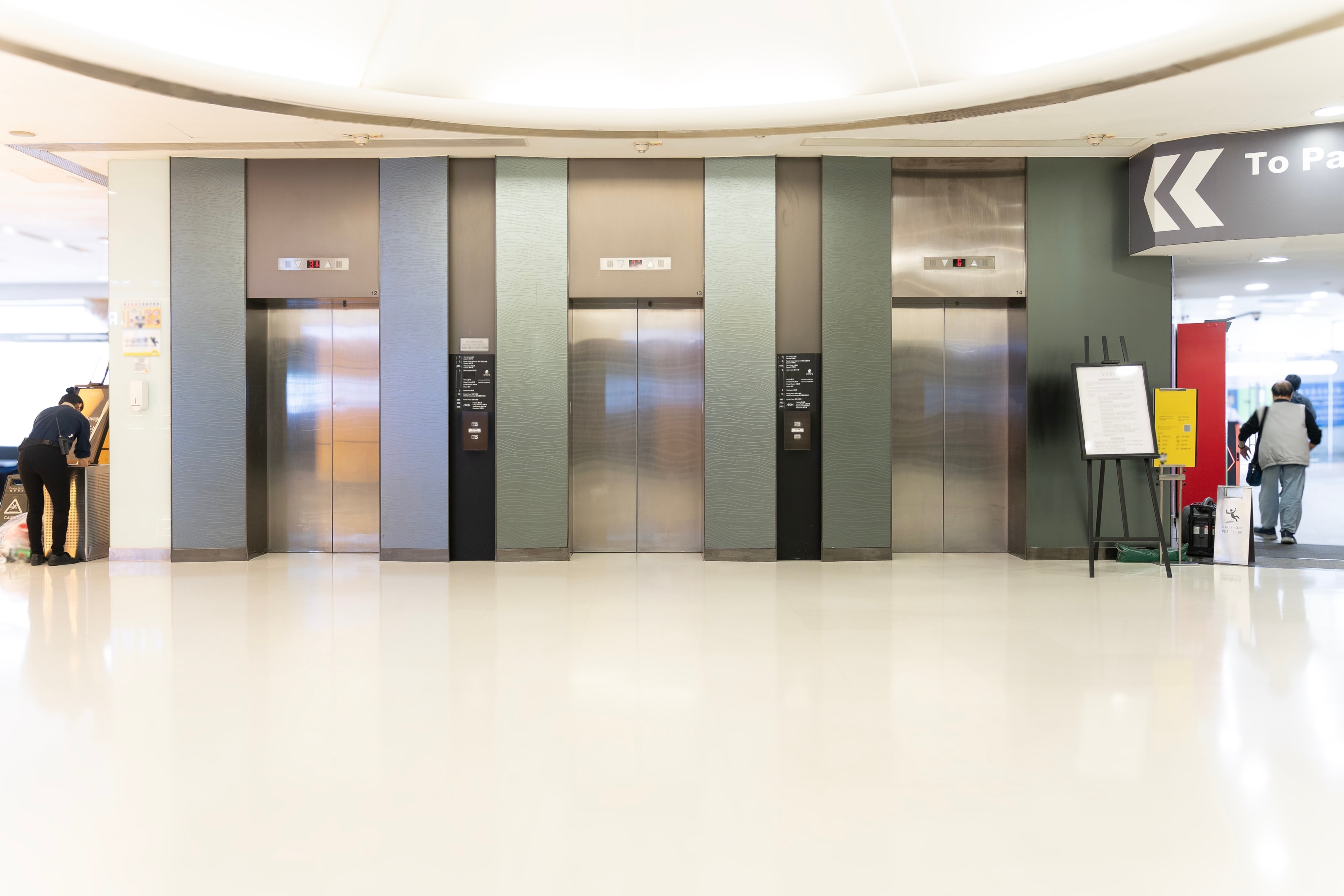 Shopping centre lift.
