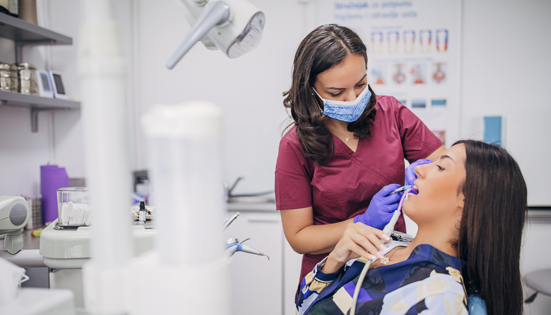 Hva dekker HELFO hos tannlegen – og hva må du betale selv?