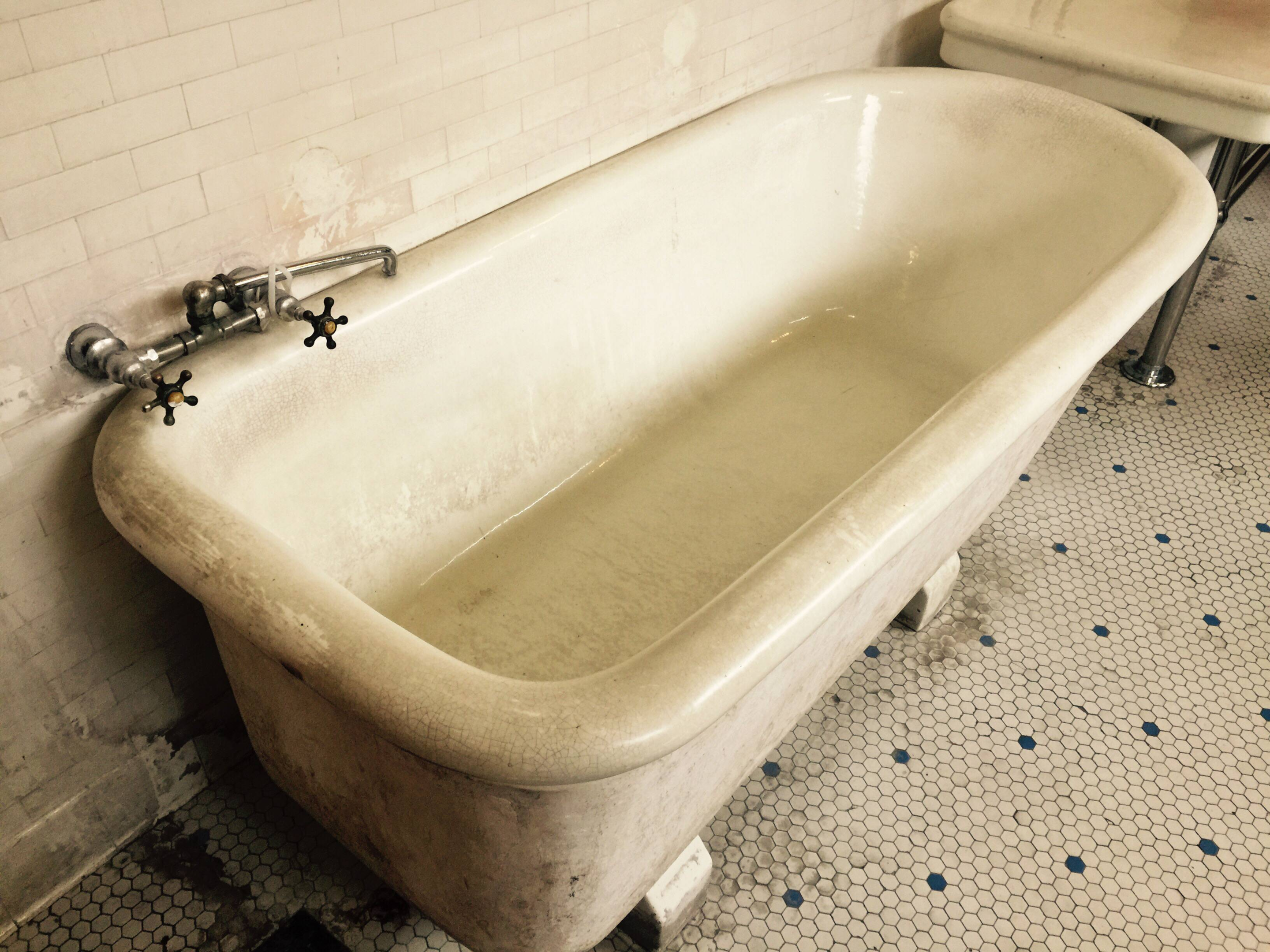old bathtub for refinishing