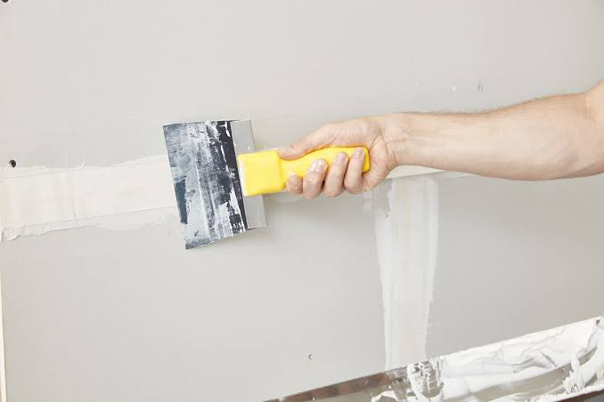 mudding and taping drywall