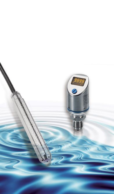 Hydrostatic level transmitter JUMO MAERA S28 to measure pressure of the liquid