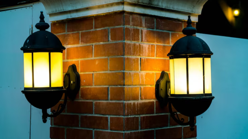 Light lamps of Kelvin values (2700K-3000K) giving a warm, yellowish light
