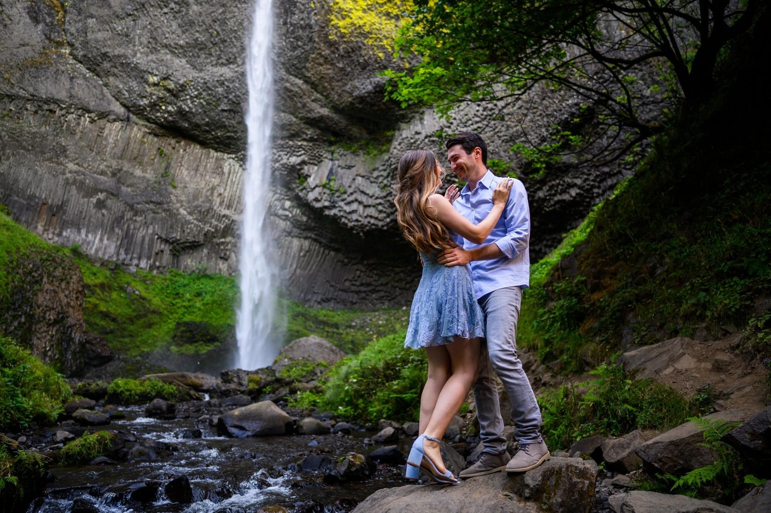 Source: https://www.petermahar.com/the-blog/2022/8/13/latourell-falls-engagement-photos