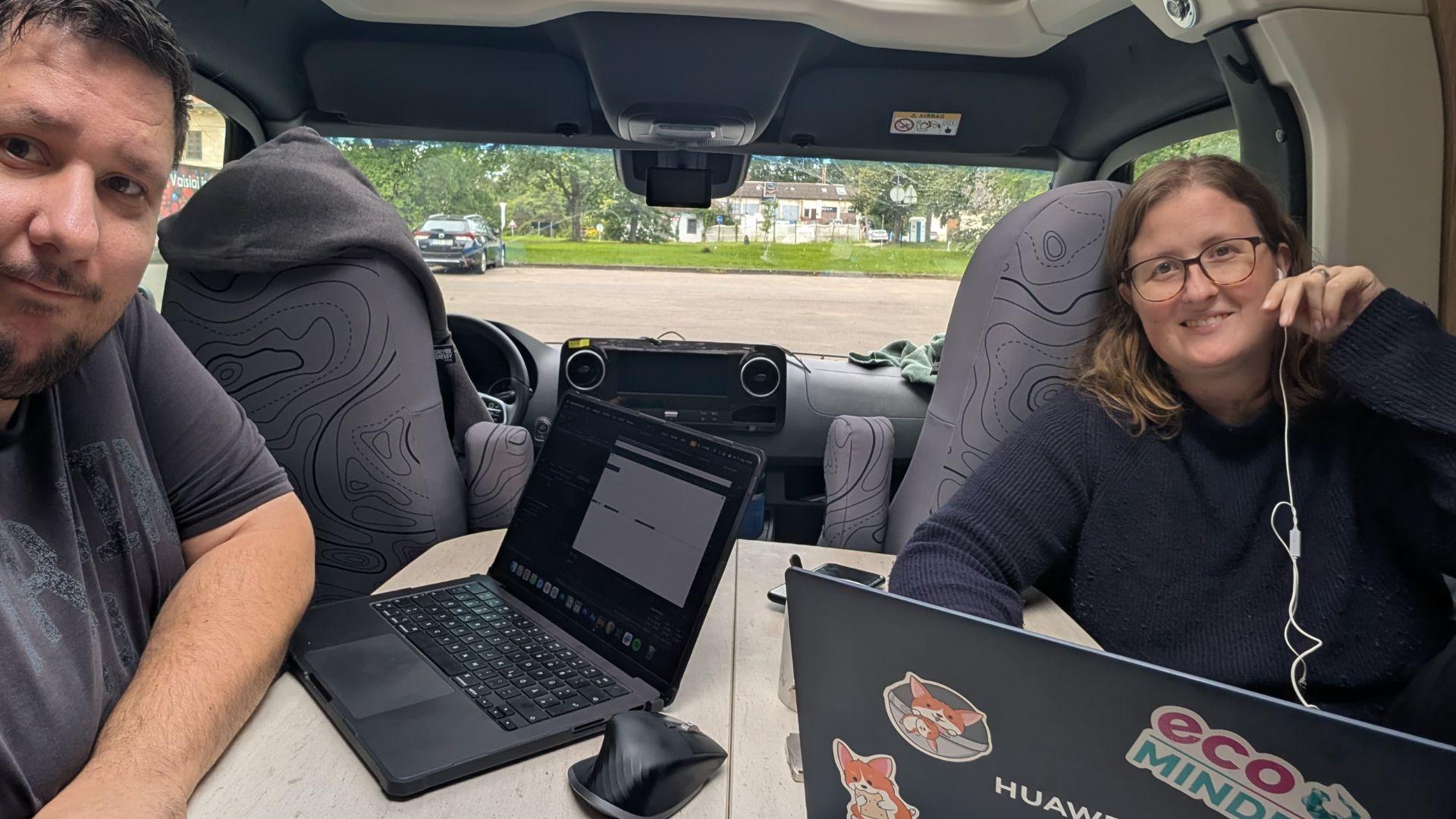 Arbeiten im Wohnmobil kann sehr produktiv sein, wenn man vorbereitet ist