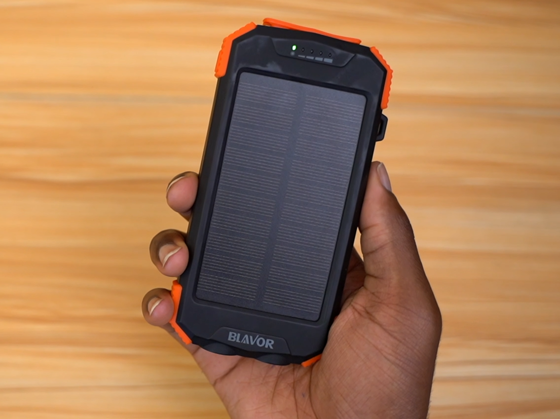 blavor wireless solar power bank