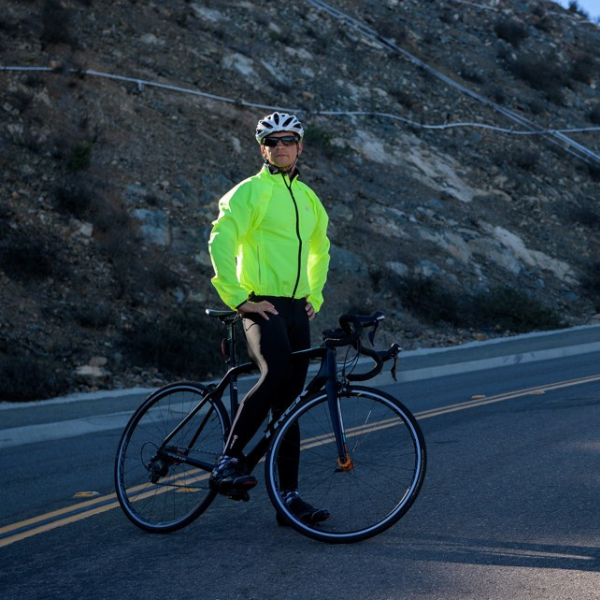 Picture of convertible and weather-resistant mtb jackets.