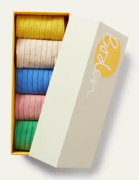 chaussettes-colorées-dans-la-boîte-de-livraison-boden