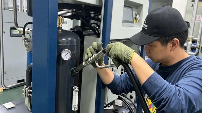 Benefits of Using the Right Compressor Oil