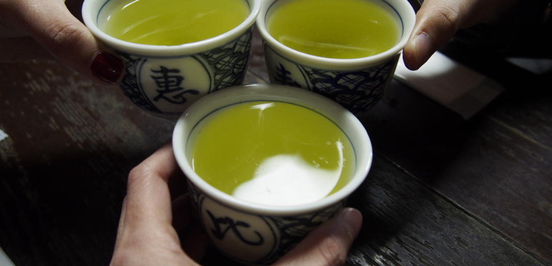 Drinking green tea improves memory functions