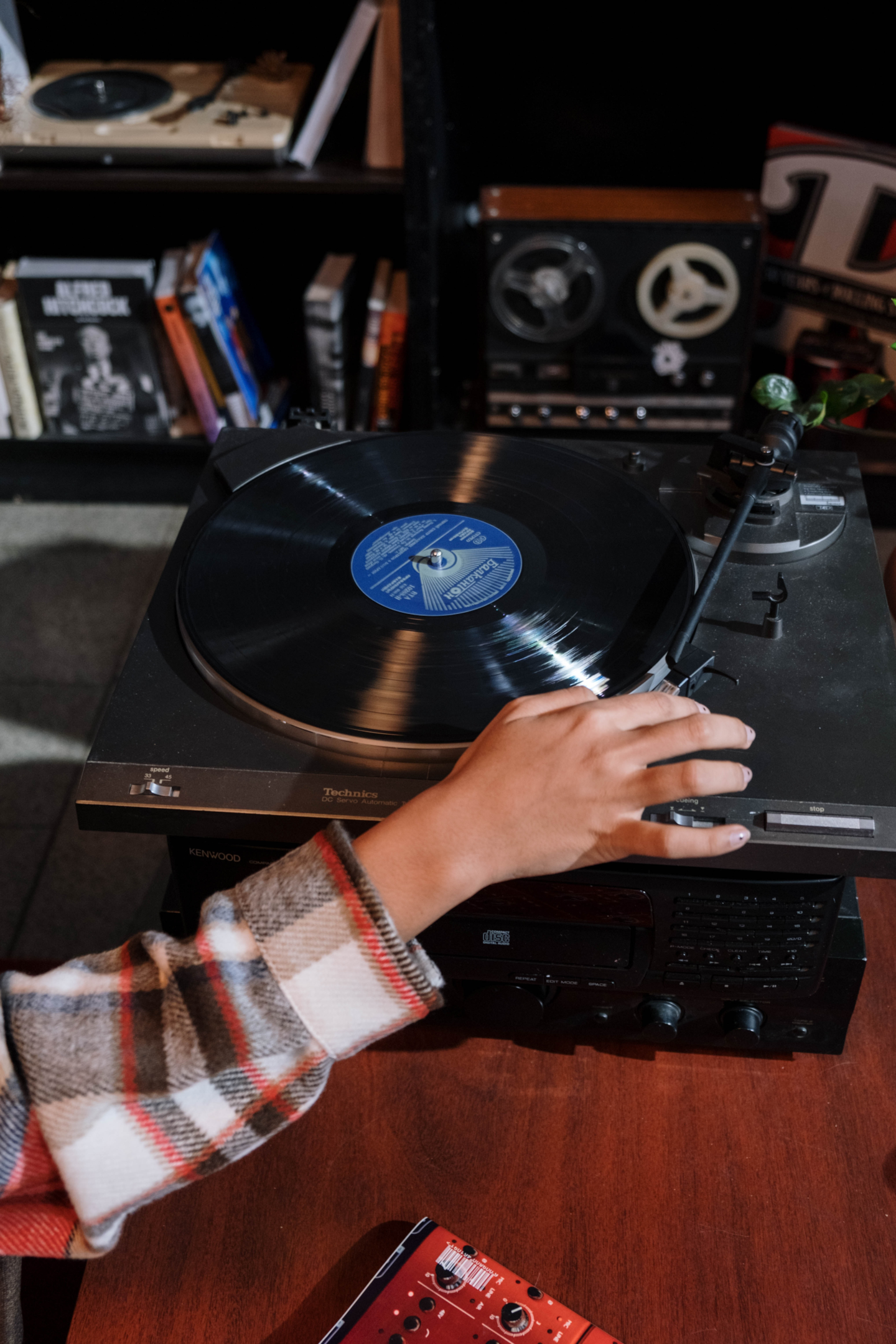 clean vinyl, remove dust, record flat