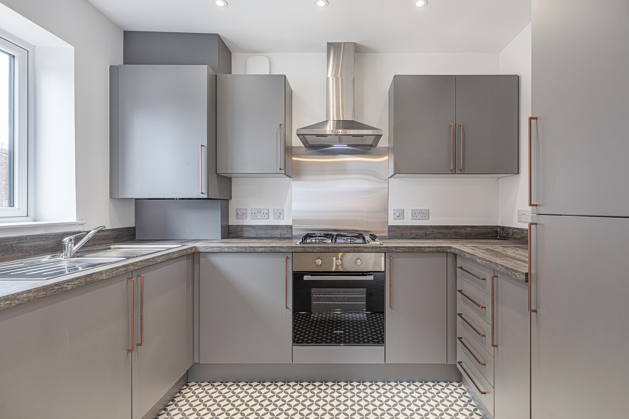 new home situated in glasgow south with modern kitchen and new appliances 