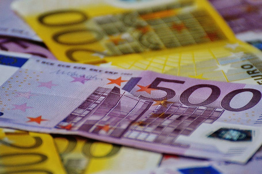200 and 500 euro bills on the table