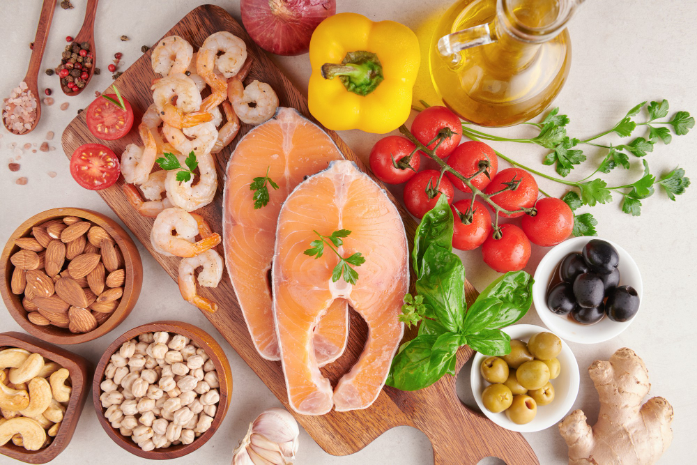 Peixes, oleaginosas e óleo vegetais são as principais fontes de ômega 3. Fonte da imagem: Freepik.