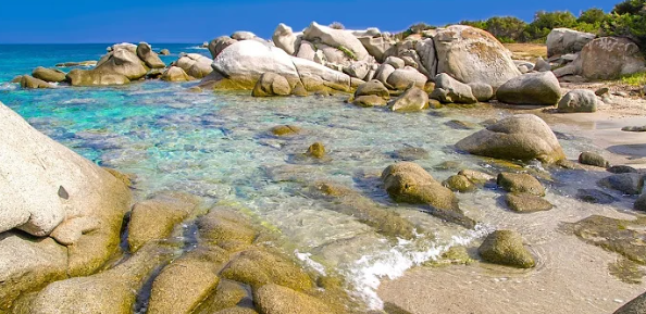 Explore-the-White-Rocks-Beach