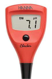 HI98103 Checker pH Tester in use