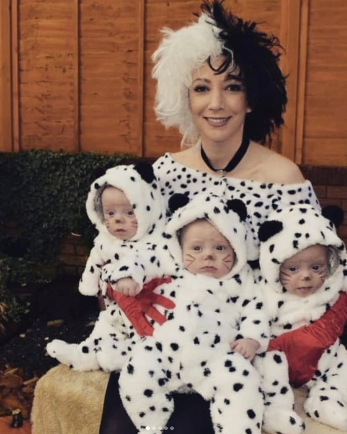 Halloween costumes recreate cruella deville and the dalmations look