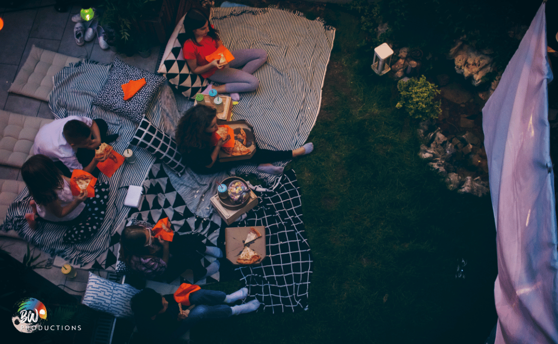 Movie Screening for the 90s theme party - 90s party ideas