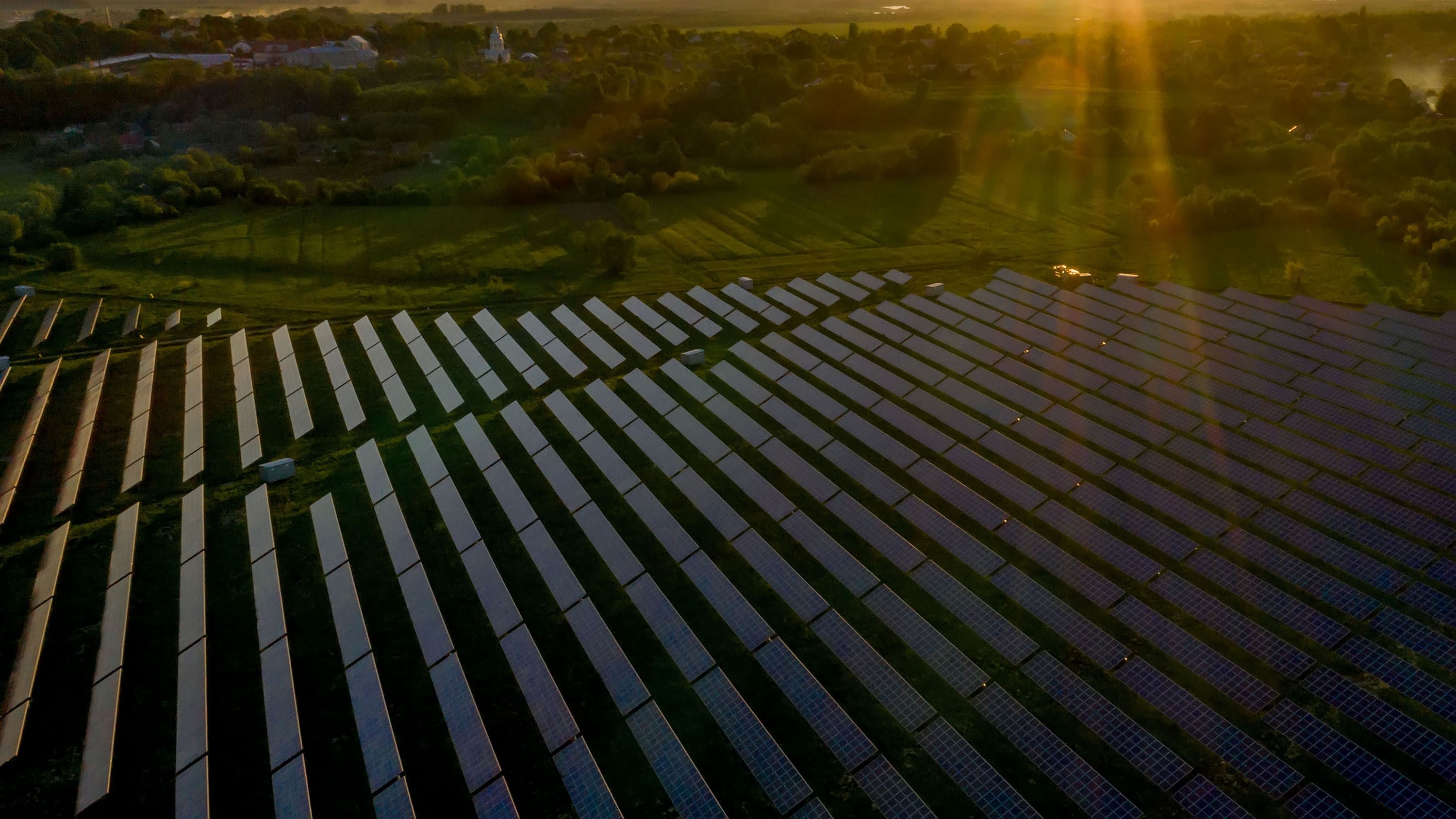 Ile energii elektrycznej produkuje farma fotowoltaiczna, jak wygląda sprzedaż energii i jak to wpływa na opłacalność?