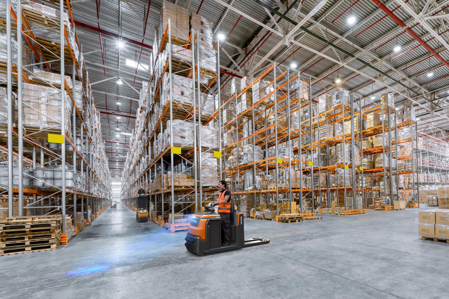 Kommissionierstapler effizient einsetzen: Mehr Produktivität & Sicherheit