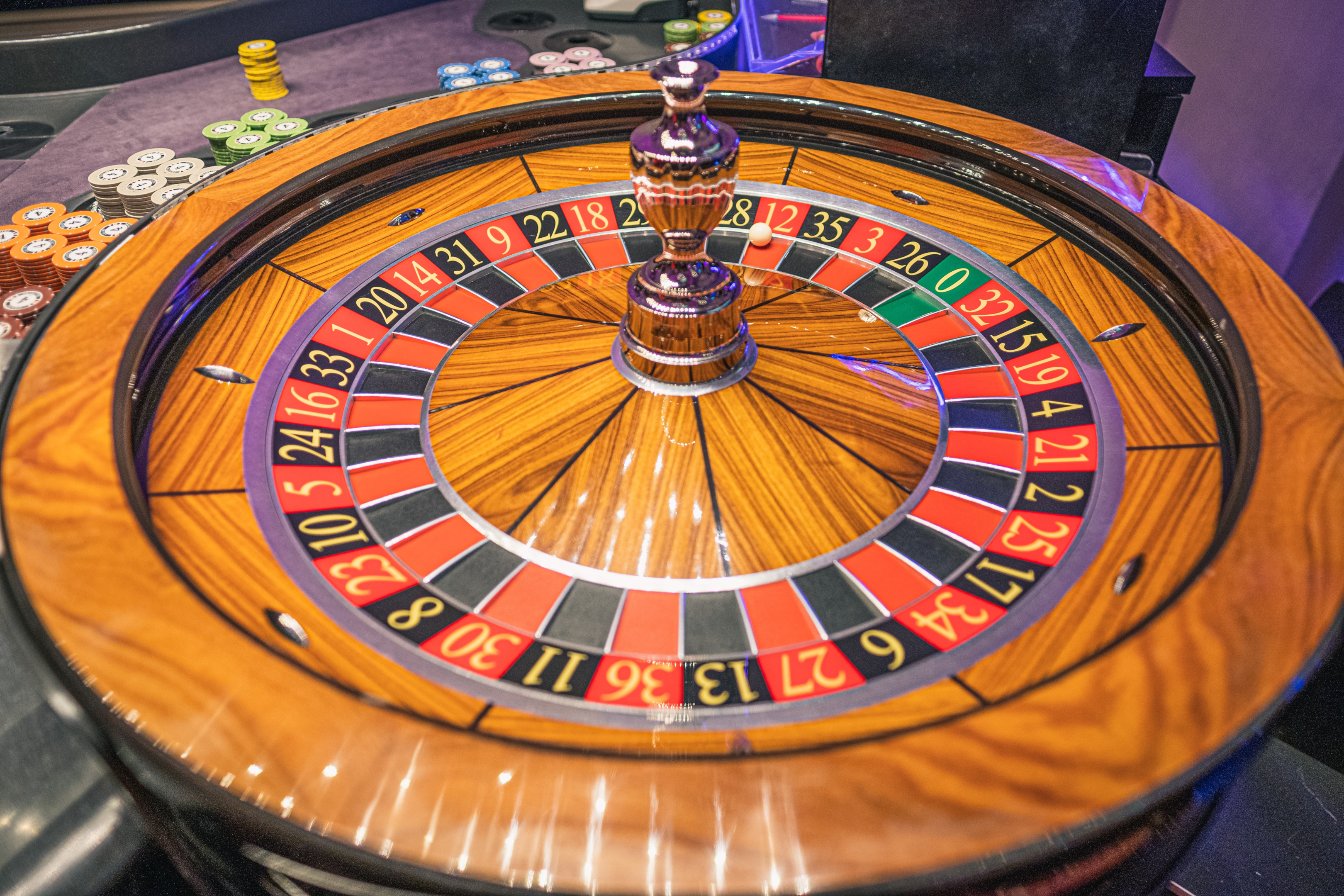 cruise ship casino, roulette wheel