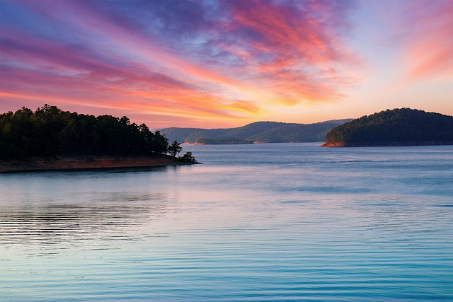 Broken Bow Lake in the fall with sunset. 