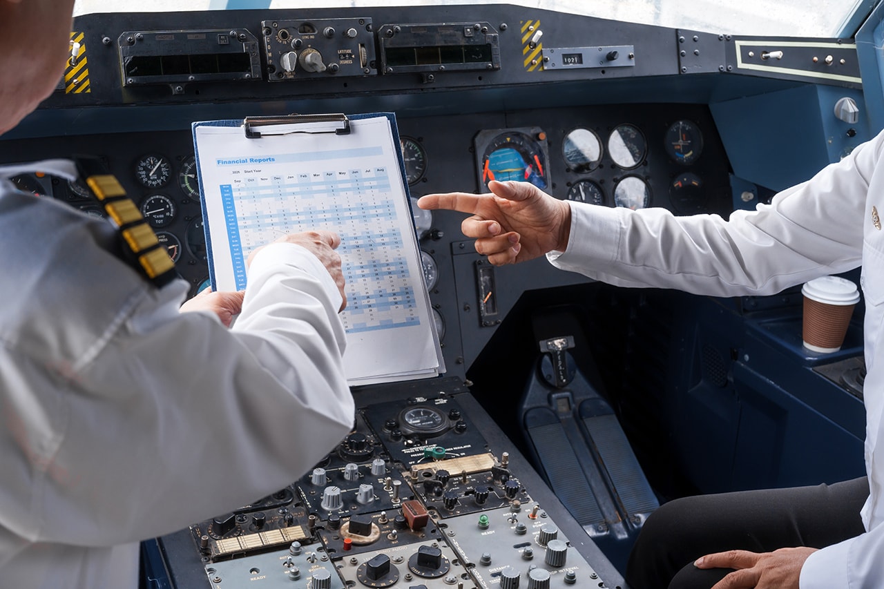 pilots aircraft maneuvering