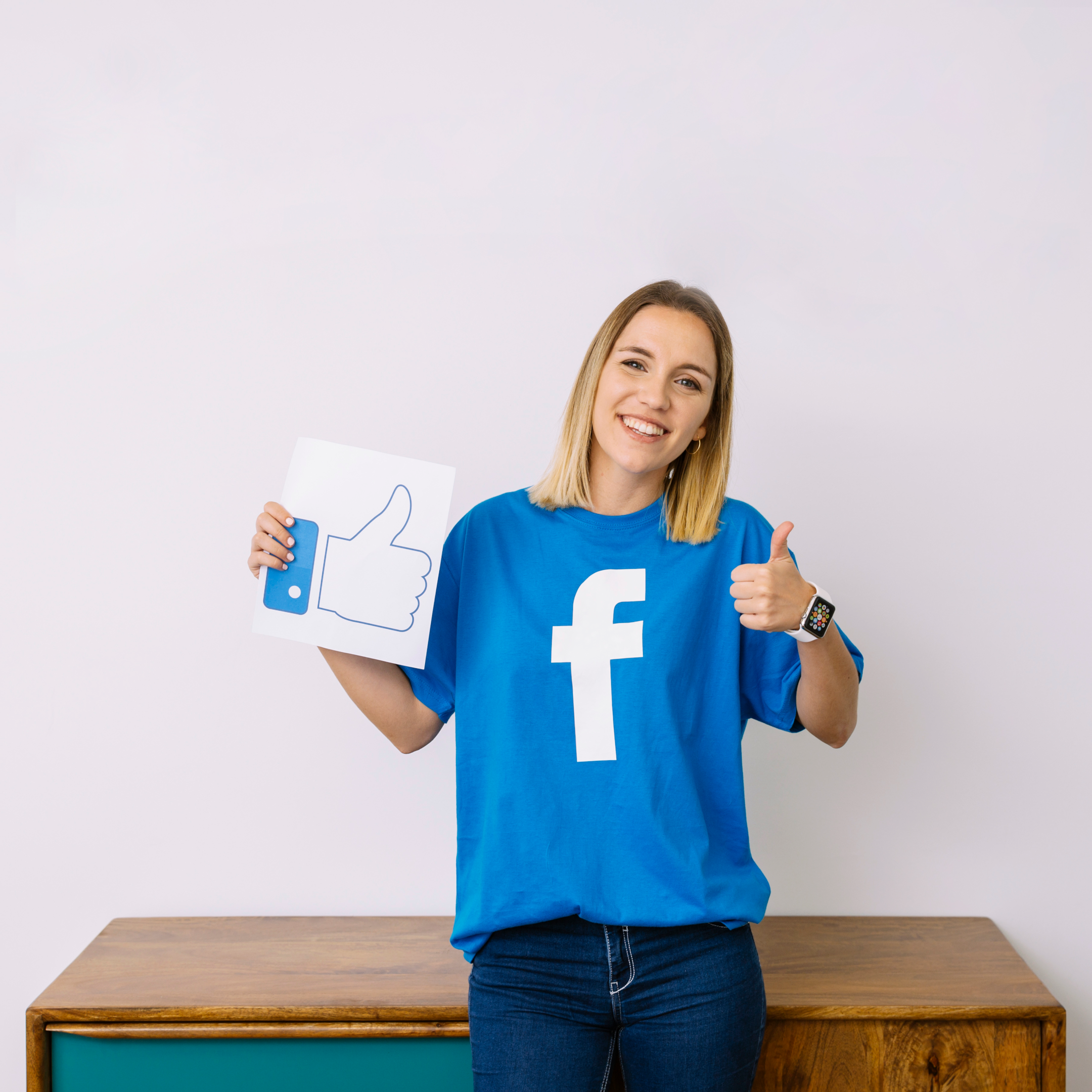 Facebook ad expert giving thumbs up