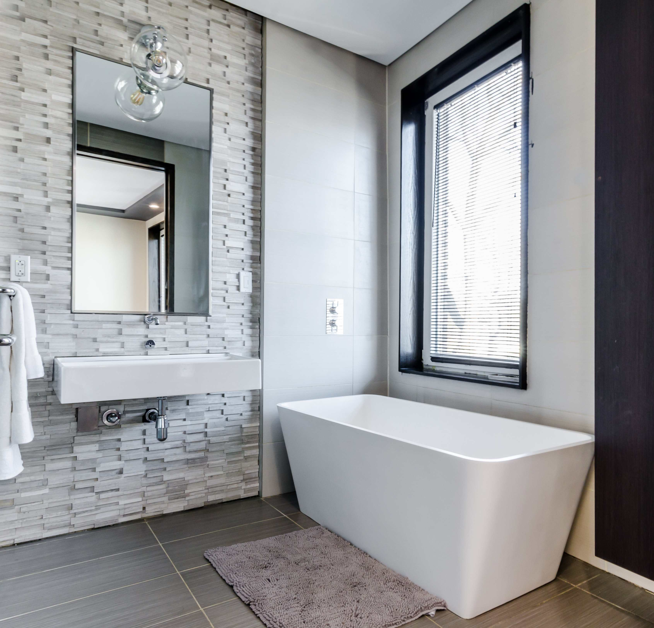 average refinishing bathtub cost