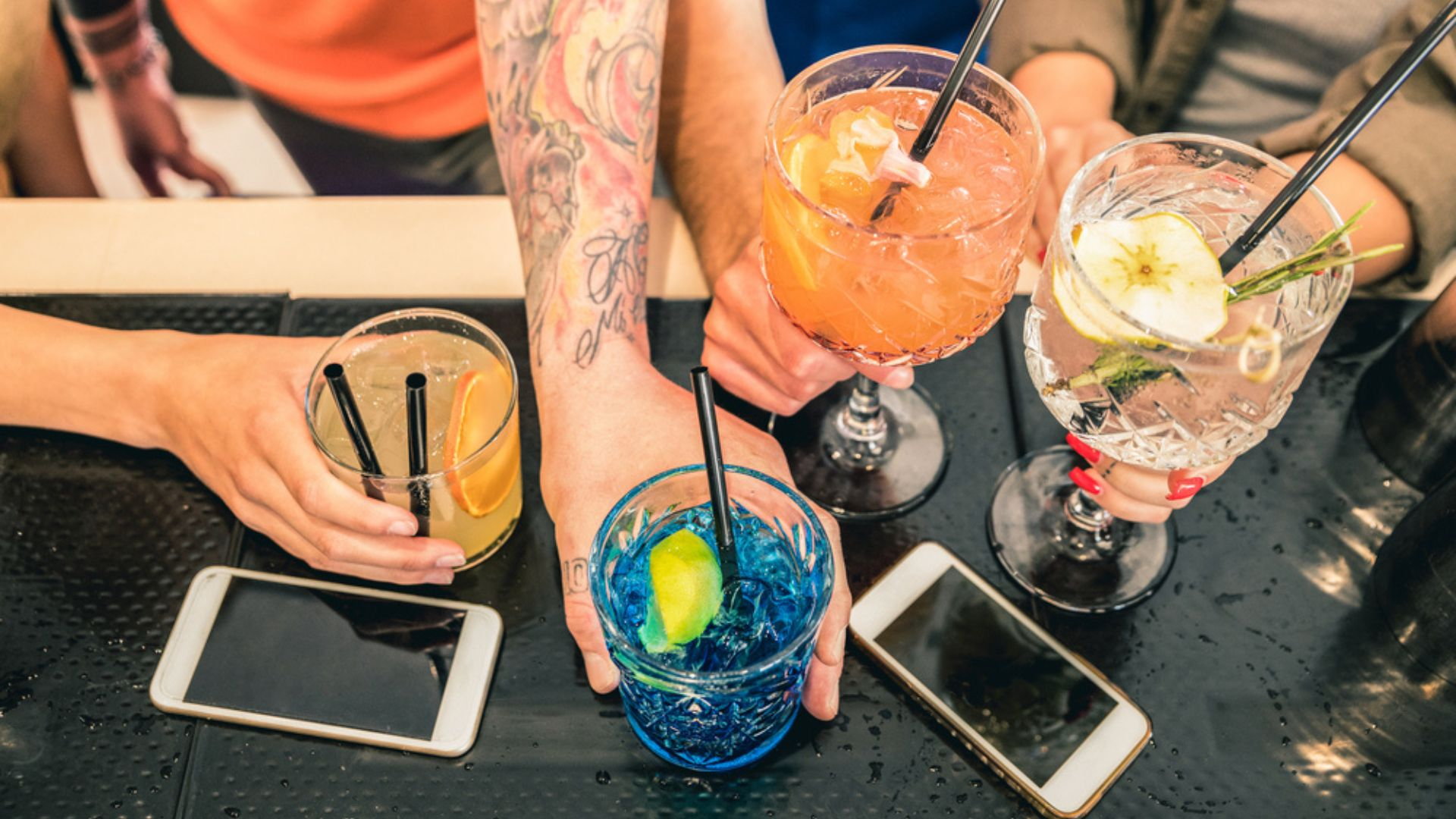 How To Choose A Mobile Bar Hire For Birthday Party? -