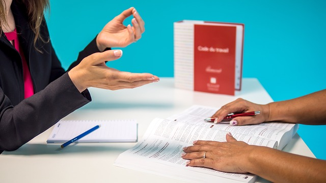 Beim Thema Personalarbeit können HR Mitarbeitende auch ihr Wissen aus der Hochschule einfließen lassen.
