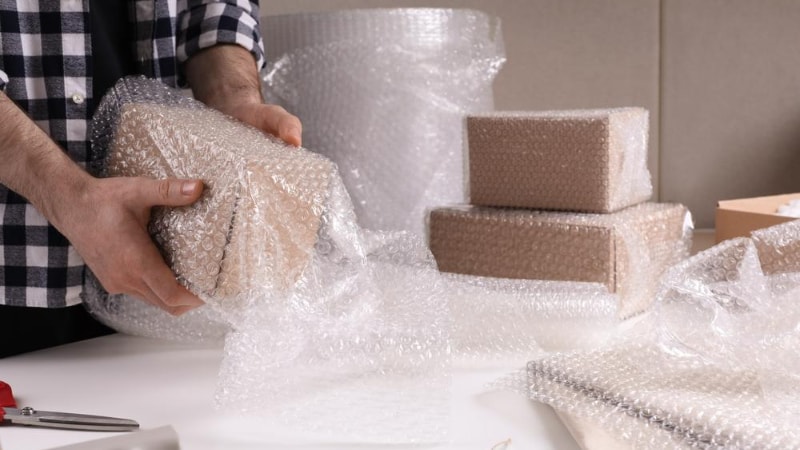 Bubble wrap packaging material 