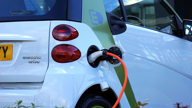 Wjazd do strefy czystego transportu będą miały m.in. samochody elektryczne.