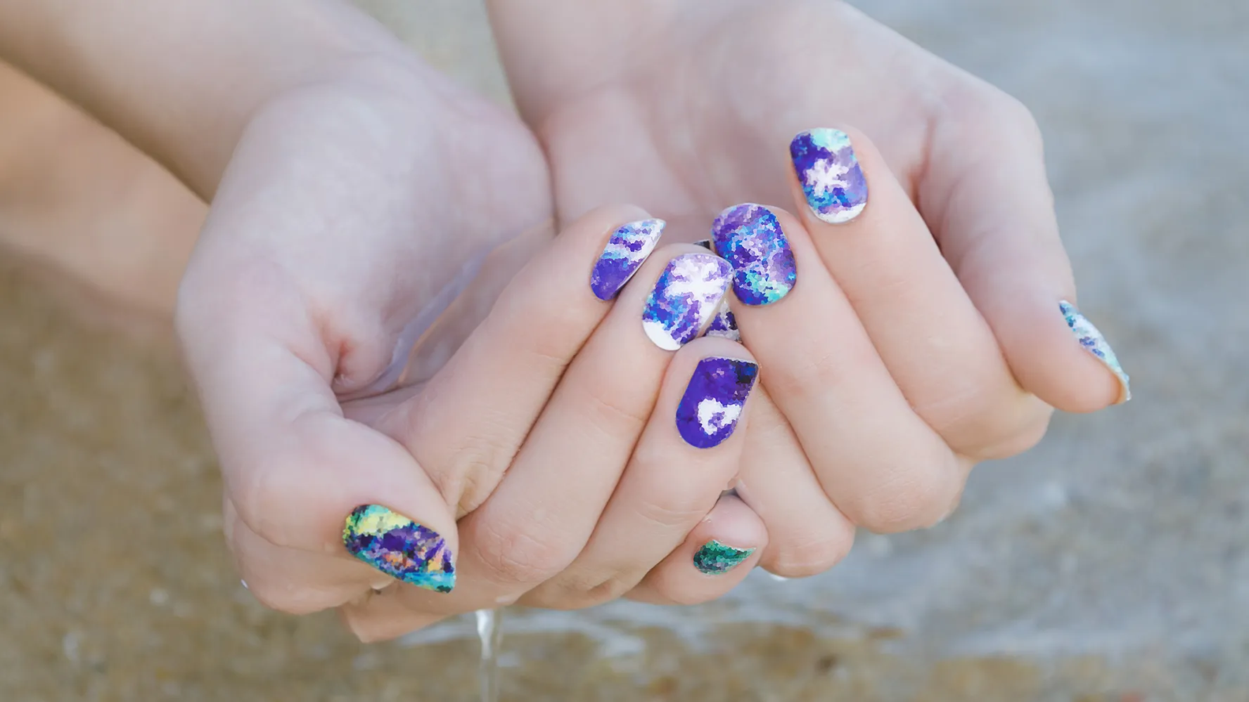 Best-nail-stickers-and-gel-nail-wraps-with-nail-polish
