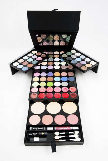 eyeshadows-palette-makeup kit-makeup-palette