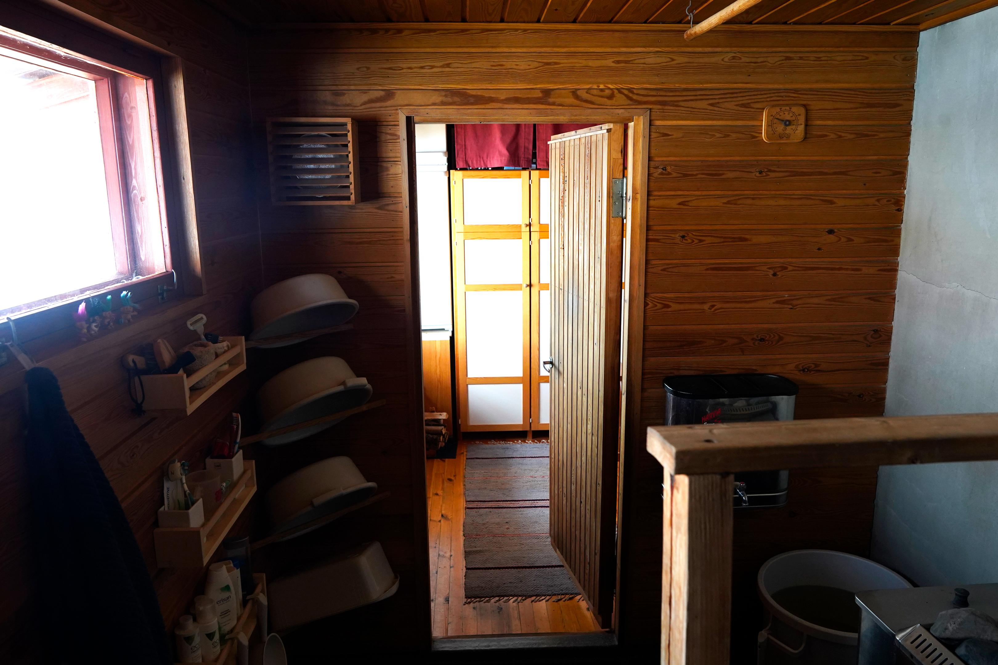 Vanhat pesutilat muuntuivat makuuhuoneeksi.