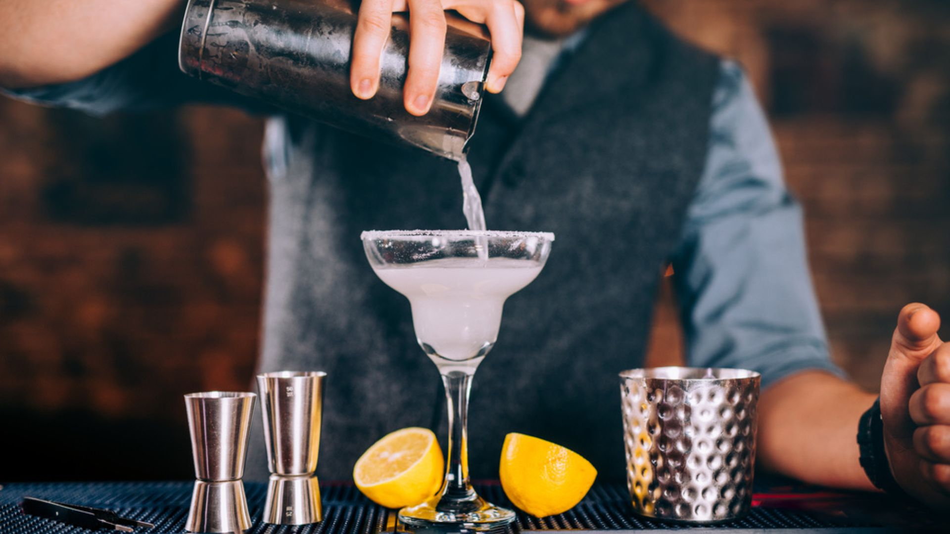 What Types Of Drinks Does Mobile Bar Hire Serve For Autumn Party? -
