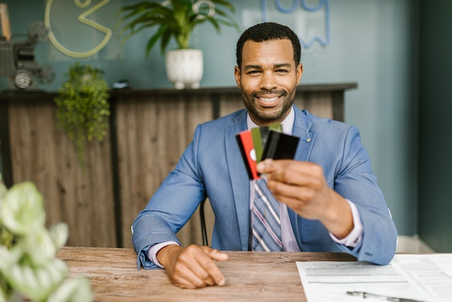 Choose the right expense card for contract employees